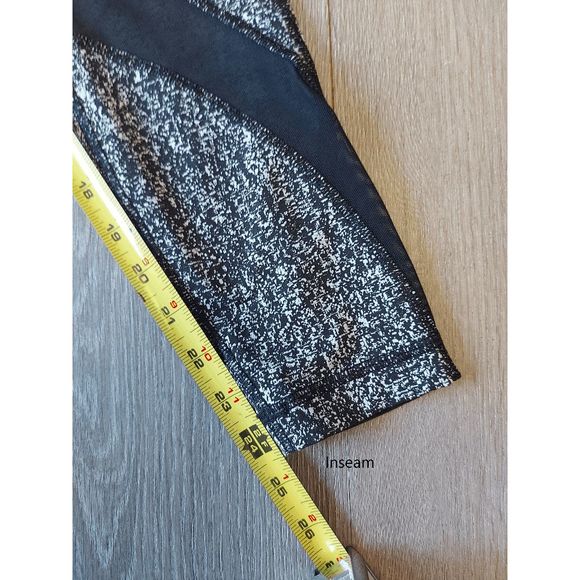 Lululemon Inspire Tight II Size 4 EUC - Picture 10 of 10